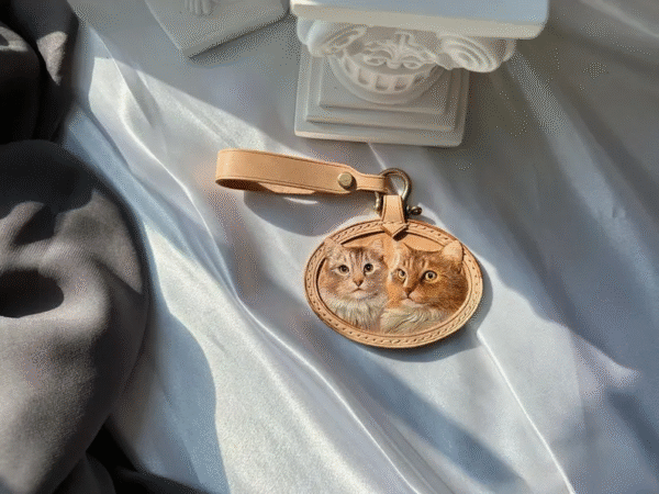 Double-Sided Pet Portrait Leather Keychain - Custom Double DogCat 3D Engraving - Unique Keepsake Gift Celebrating Double Bonds